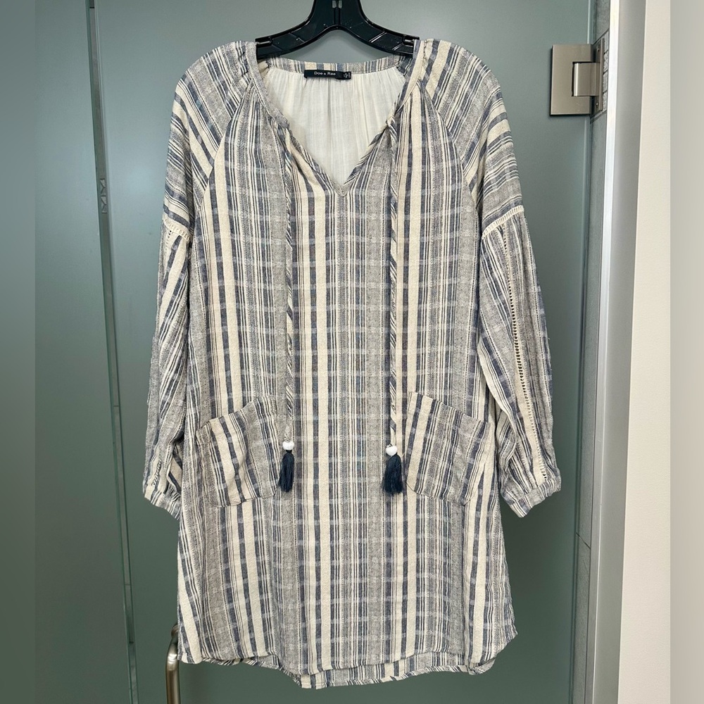 Doe & Rae- lightly worn- Medium- long sleeveve dresss